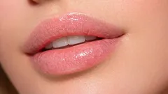 Huulipunat ovat menossa historiaan – uusi trendi tekee huulista suuremmat ja kirkkaammat