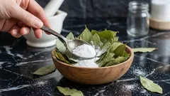 Laakerinlehtien ja ruokasoodan sekoittaminen: miksi se on hyödyllistä ja mihin sitä käytetään