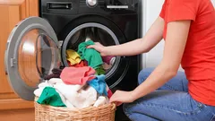 Miksi lisätä etikkaa pesukoneeseen: odottamattomia etuja pyykille