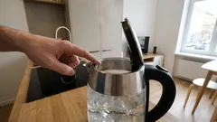 Miksi vettä ei kannata keittää kahdesti: seuraukset, joista vaietaan