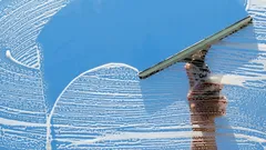 Tällä menetelmällä ikkunoiden pesu on helpompaa kuin koskaan: ikkunoihin ei jää lainkaan juovia