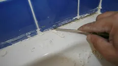 Laattojen saumat hohtavan valkoisiksi 30 minuutissa – nopea tapa valkaista ne