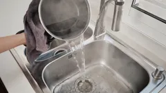 Älä koskaan kaada kiehuvaa vettä viemäriin – putkimies kertoi seurauksista