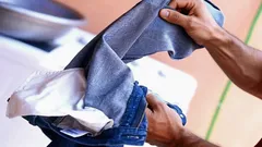 Miksi vaatteet kannattaa pestä nurinpäin – ja milloin sitä ei pidä tehdä