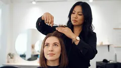 Miten käydä kampaajalla ilman pettymyksiä – vältä nämä virheet