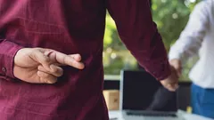 Psykologin varma niksi: näin paljastat valehtelijan 10 sekunnissa