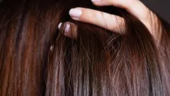 Jääkaappi salongin sijaan: keittiön tuotteet, jotka palauttavat hiuksille kiillon ja tuuheuden