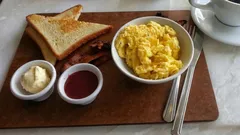 Täydellisen munakkaan salaisuus: kokit paljastivat, missä vaiheessa suola kannattaa lisätä