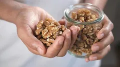 Miksi pähkinät kannattaa pestä ennen syömistä: toimenpide, joka turhaan sivuutetaan